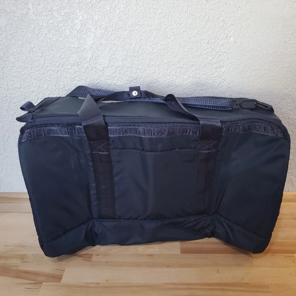 FIGS SCRUBS Midnight Blue 8 Pocket Weekender Duffle Bag Aya Healthcare New Tags